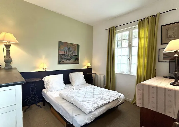 Hébergement de vacances Maison Cosy 2 Pièces Avec Jardinet, Centre - Fr-1-245-216