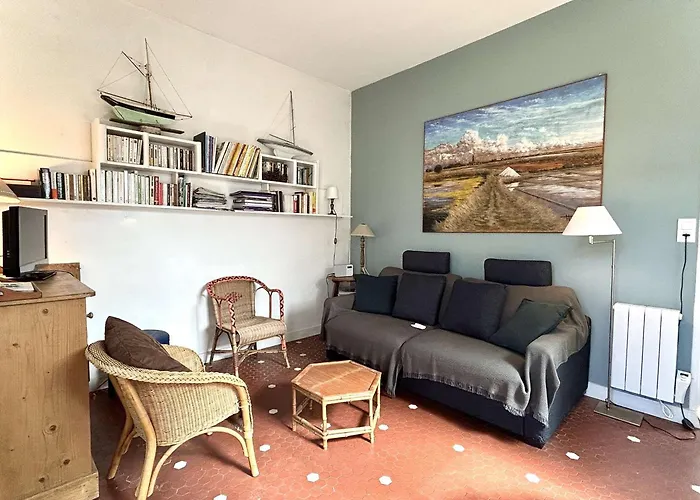 Maison Cosy 2 Pièces Avec Jardinet, Centre - Fr-1-245-216 Hébergement de vacances